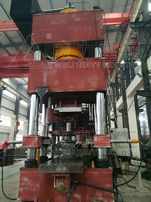1250吨石墨坩埚成型油压机