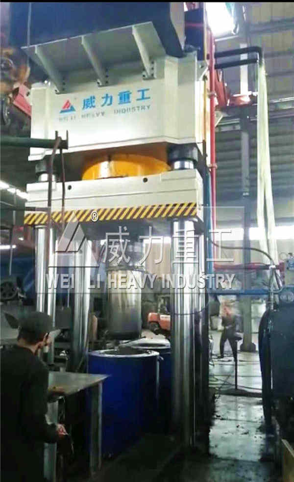 1500吨石墨坩埚成型油压机